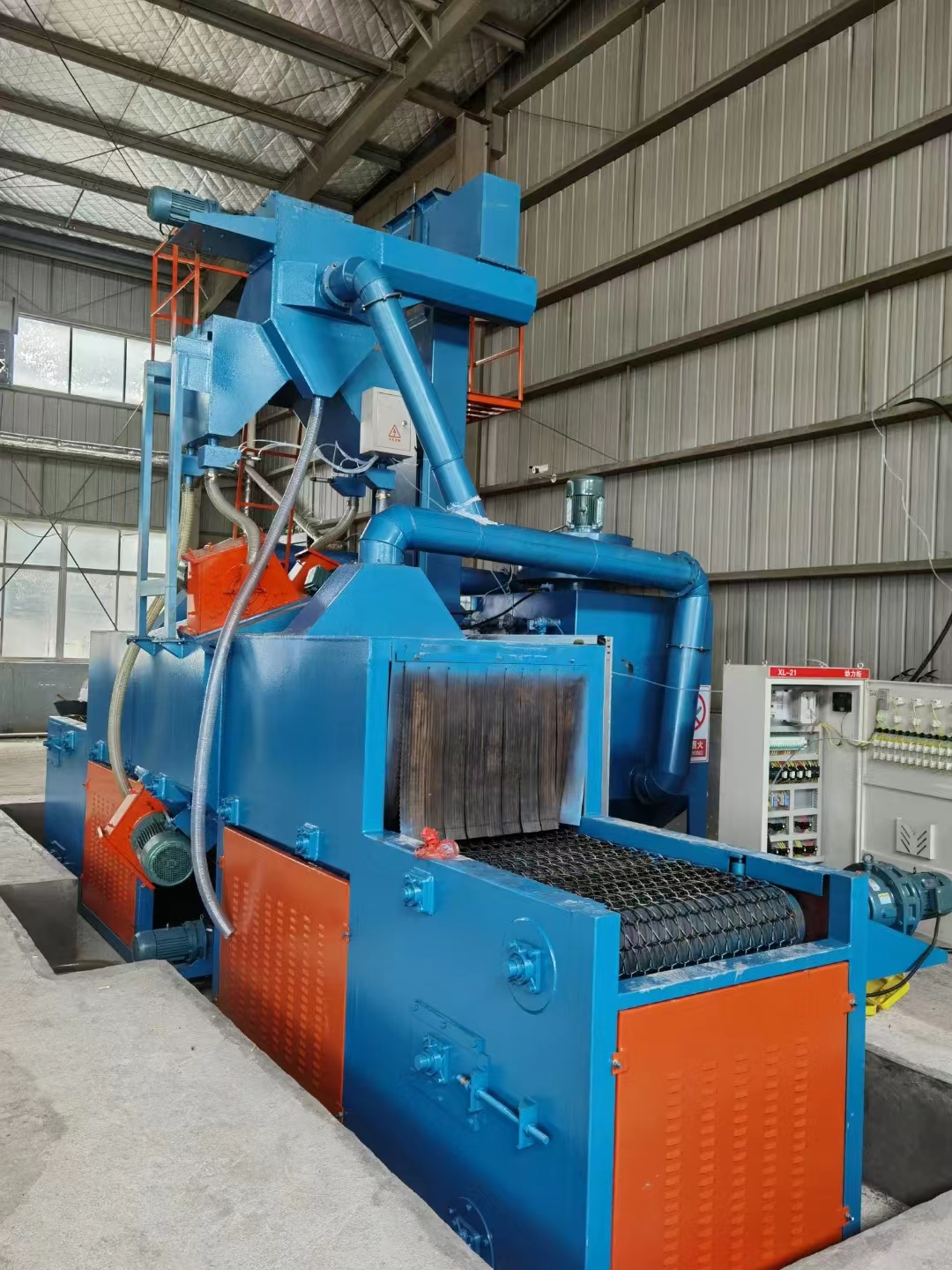 浙江湖州铝压铸网带式抛丸机现场